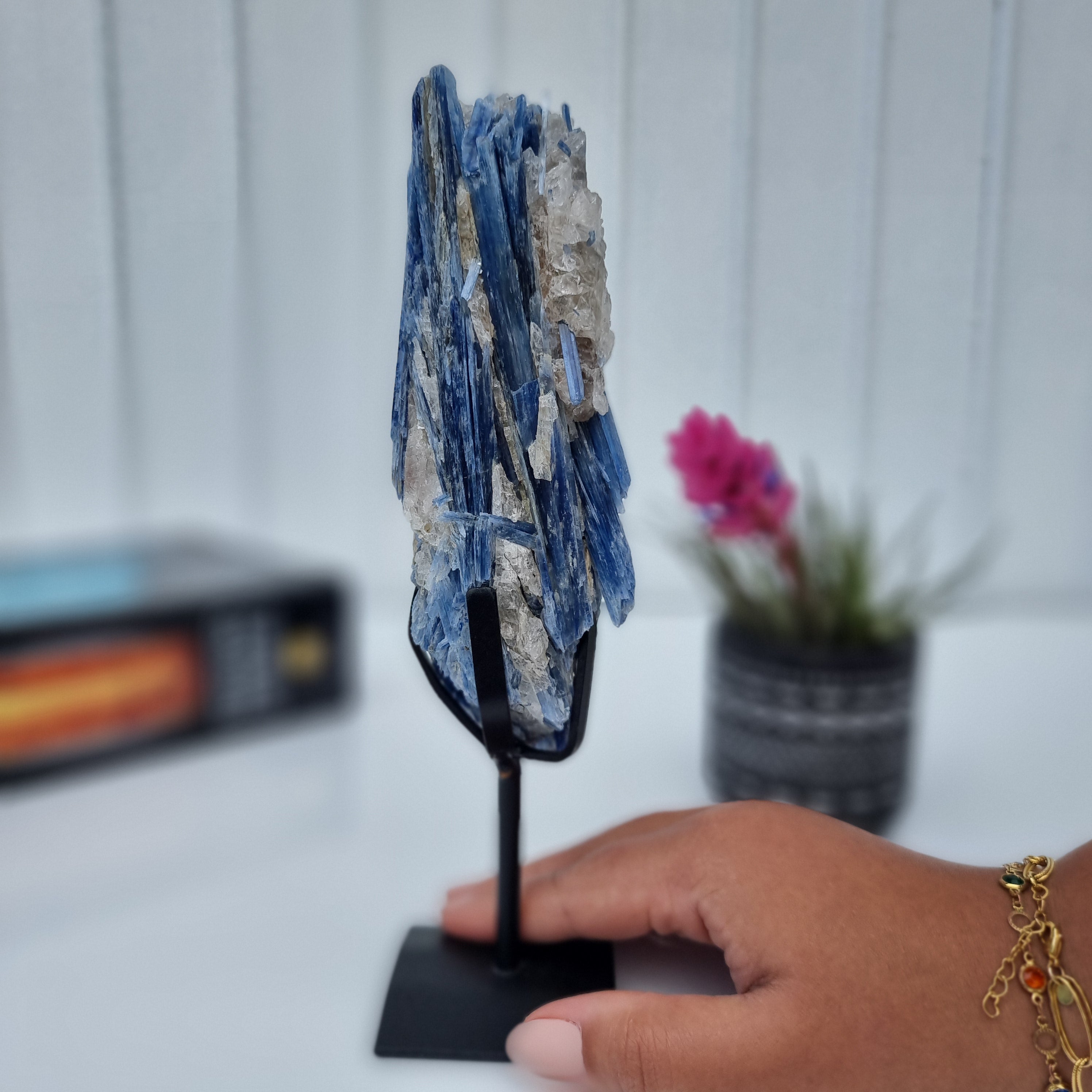 Special Natural Kyanite | Weight 0.70 Kgs, Height 24 cm | Energy, Beauty and Sophistication