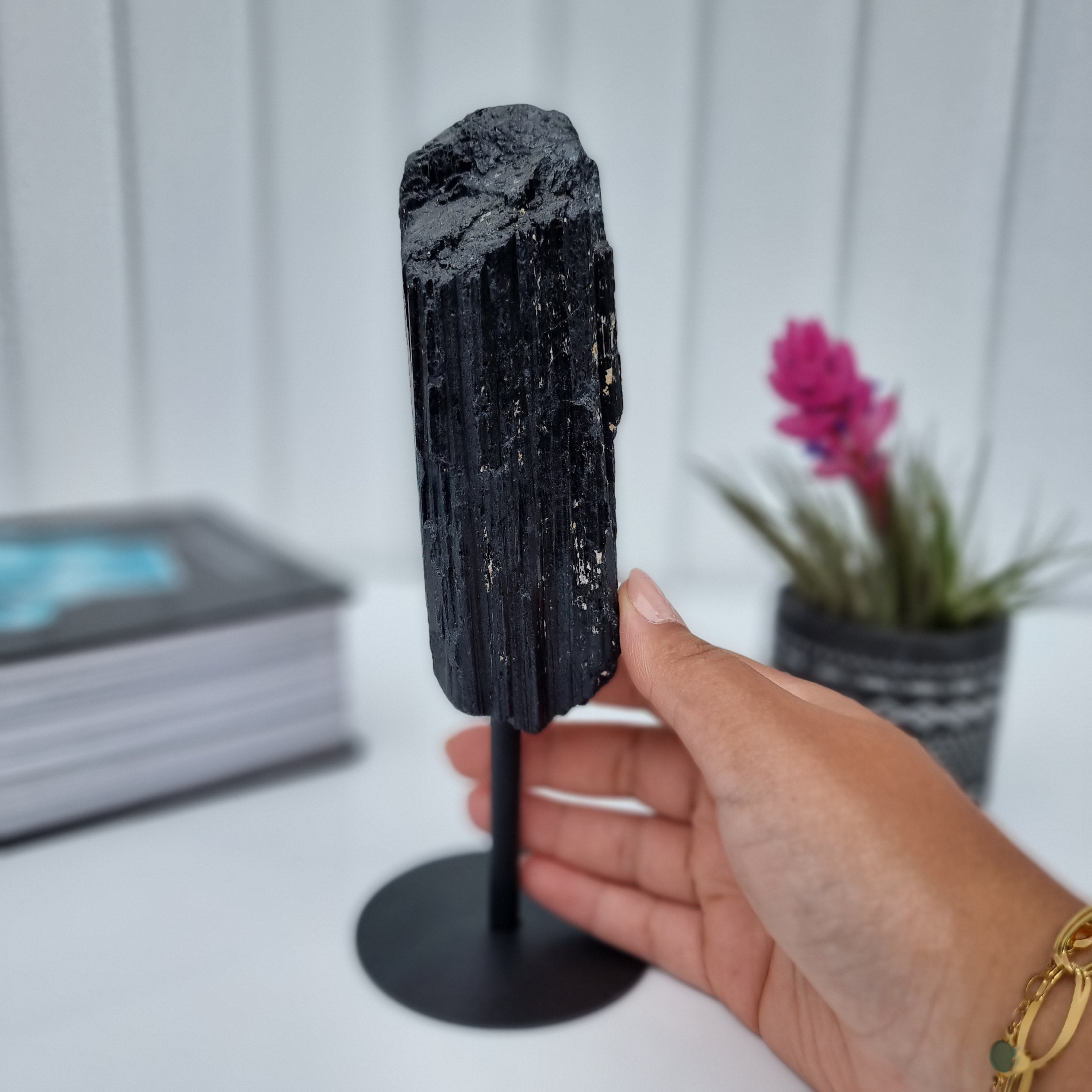 Turmalina Negra Natural Súper Especial | Peso 1,00 Kgs, Altura 20 cm | Energía, Belleza y Sofisticación