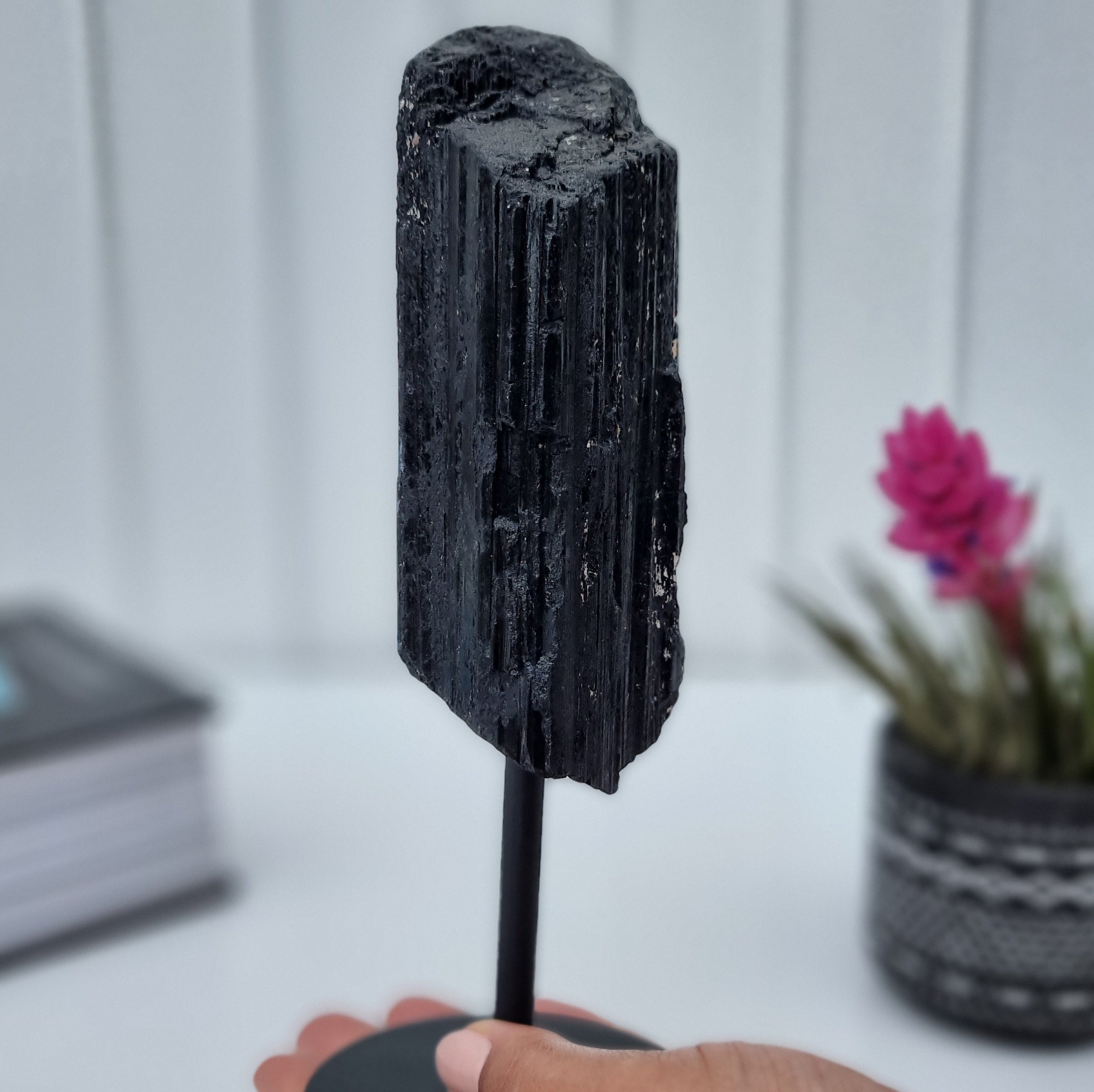 Turmalina Negra Natural Súper Especial | Peso 1,00 Kgs, Altura 20 cm | Energía, Belleza y Sofisticación