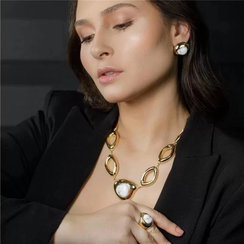 Conjunto de Collar y Pendientes Bañados en Oro