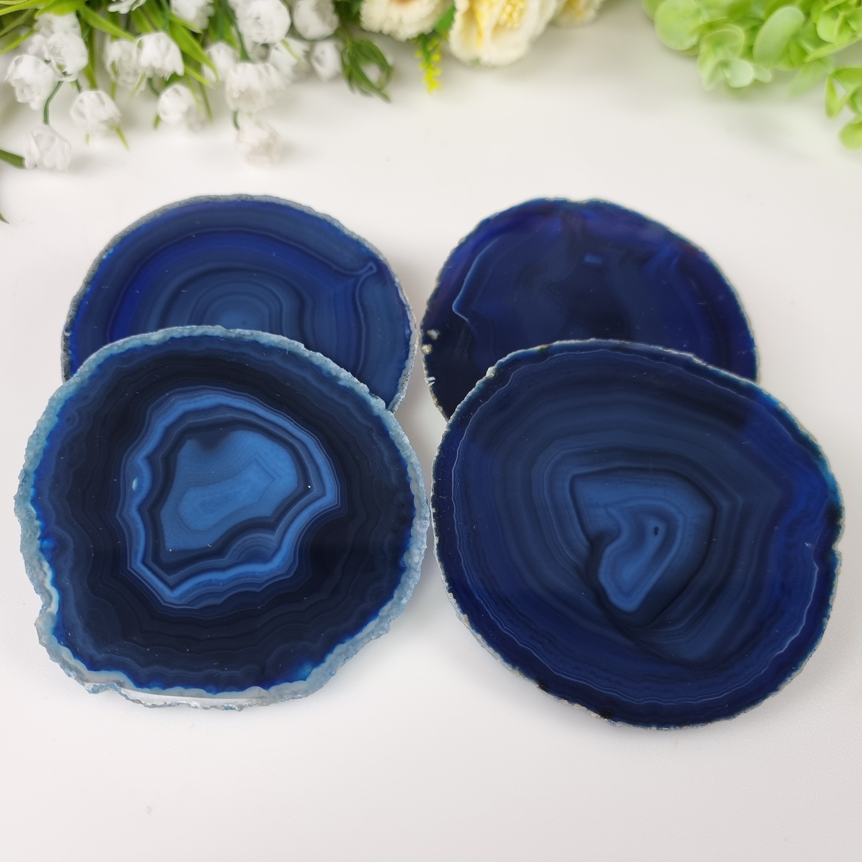 Natural agate coasters size 10 to 12 cm, kit of 4 pieces, total weight of 0.500 kg