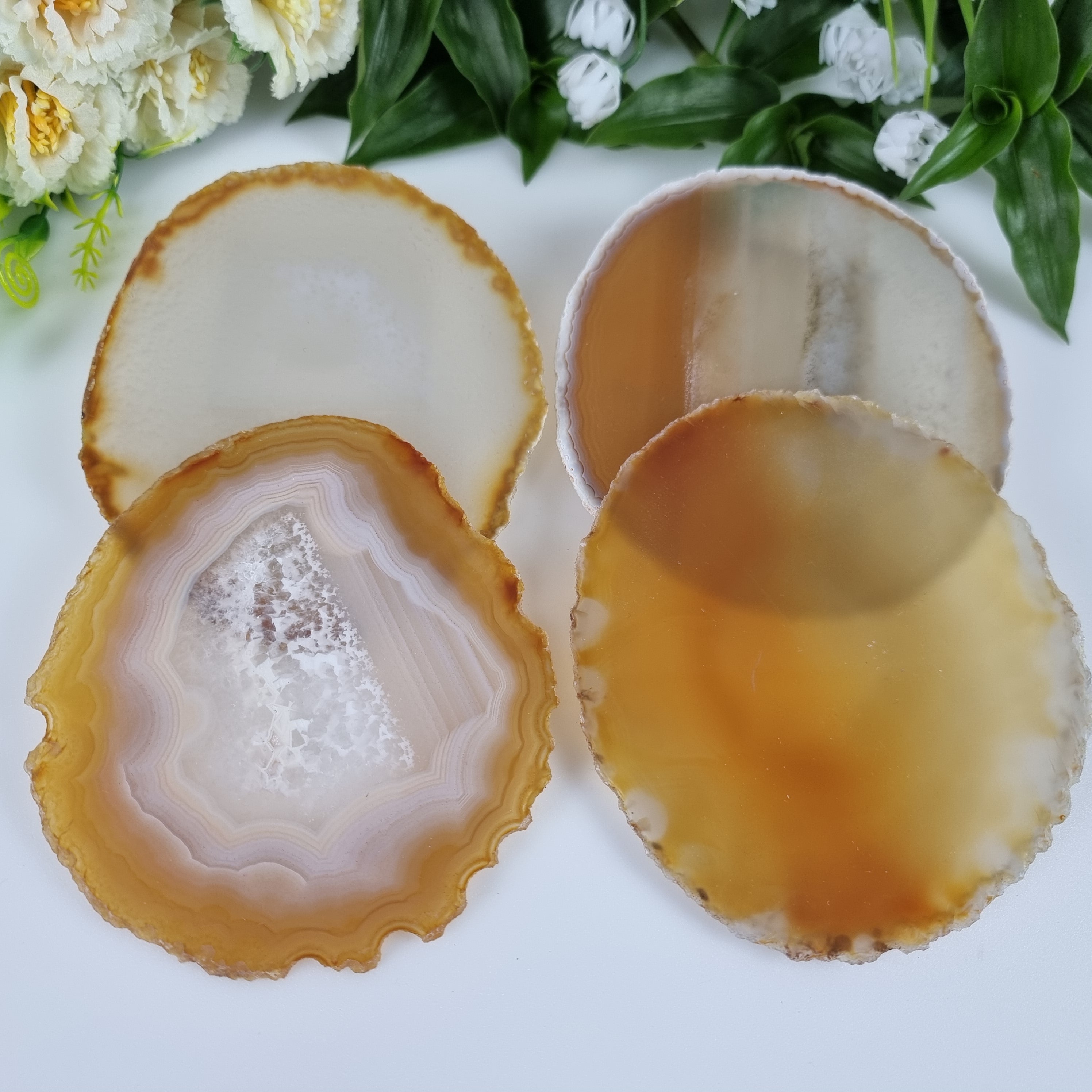Natural agate coasters size 10 to 12 cm, kit of 4 pieces, total weight of 0.500 kg